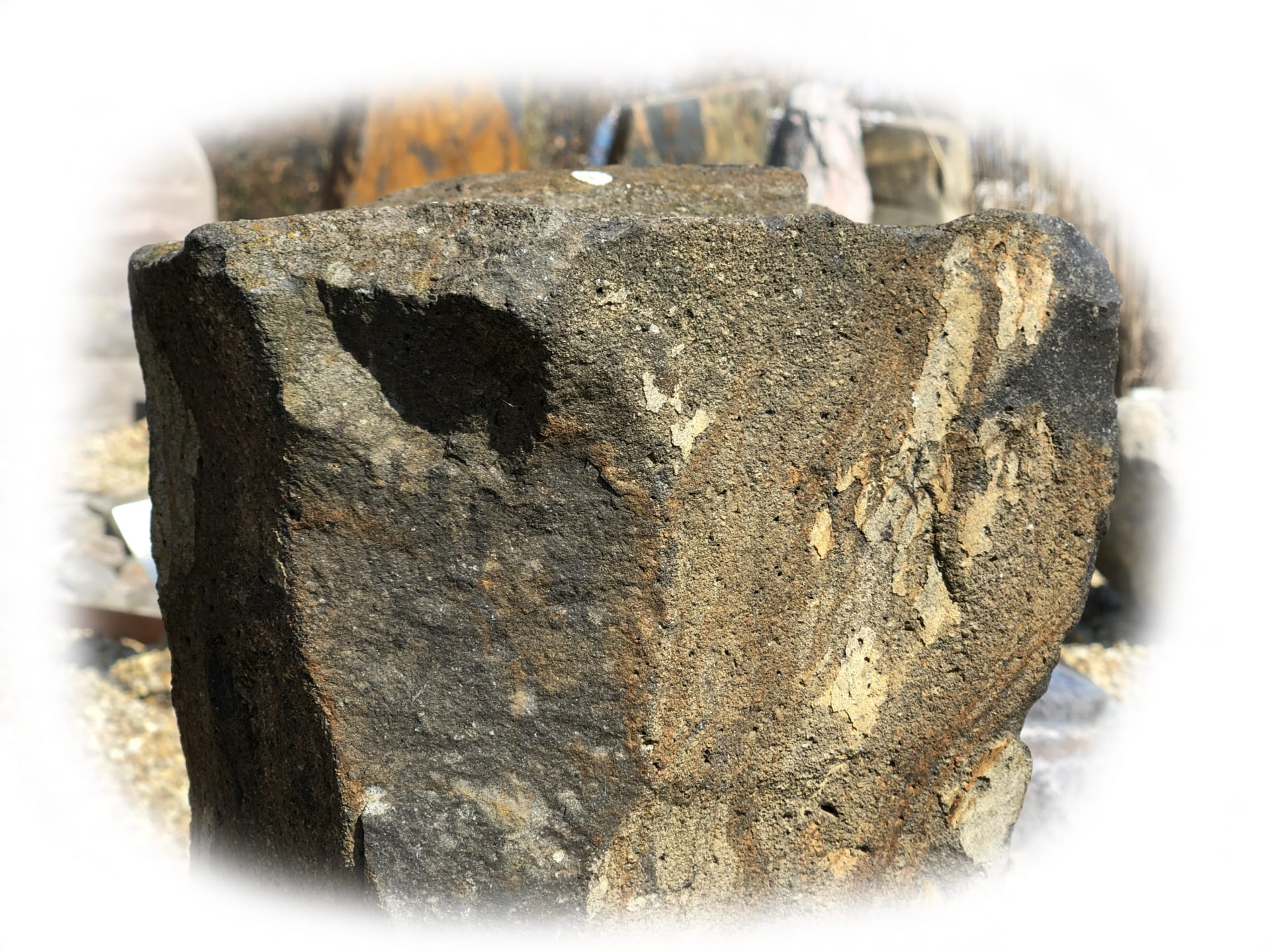 Basaltzuil met Glas 123