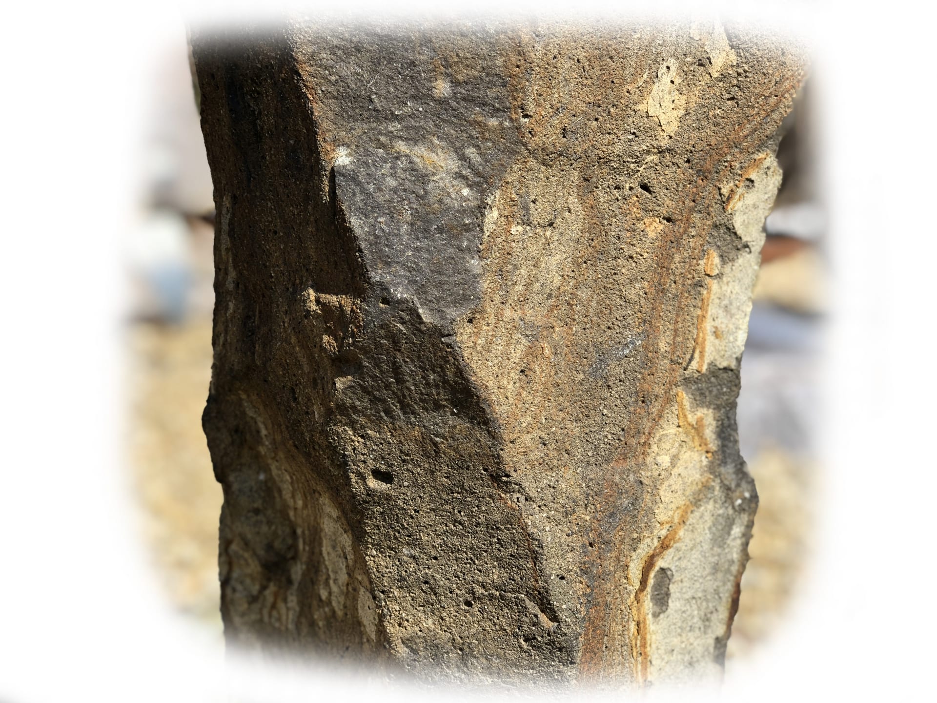 Basaltzuil met Glas 123