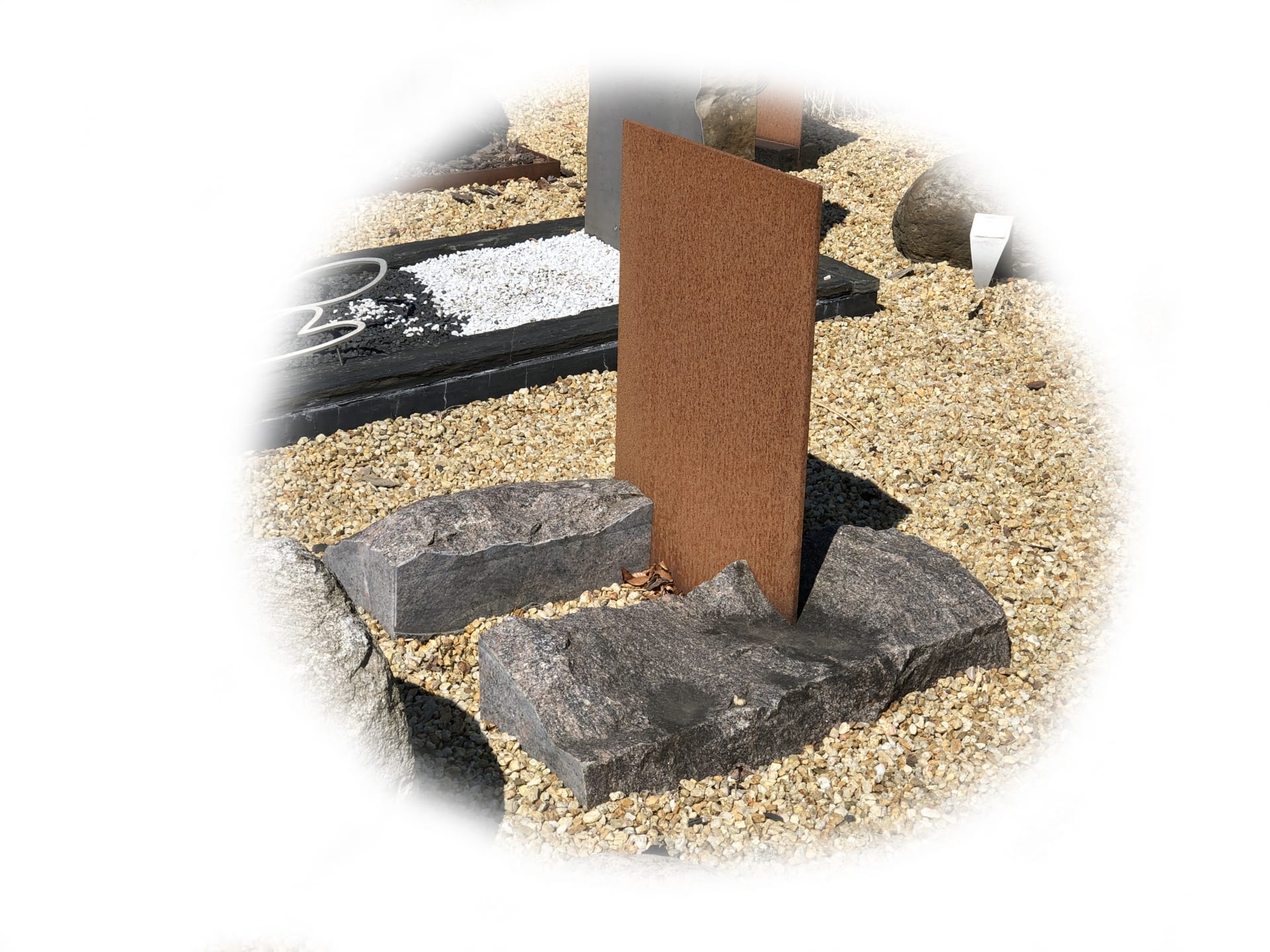 Grafsteen Himalaya met cortenstaal 106