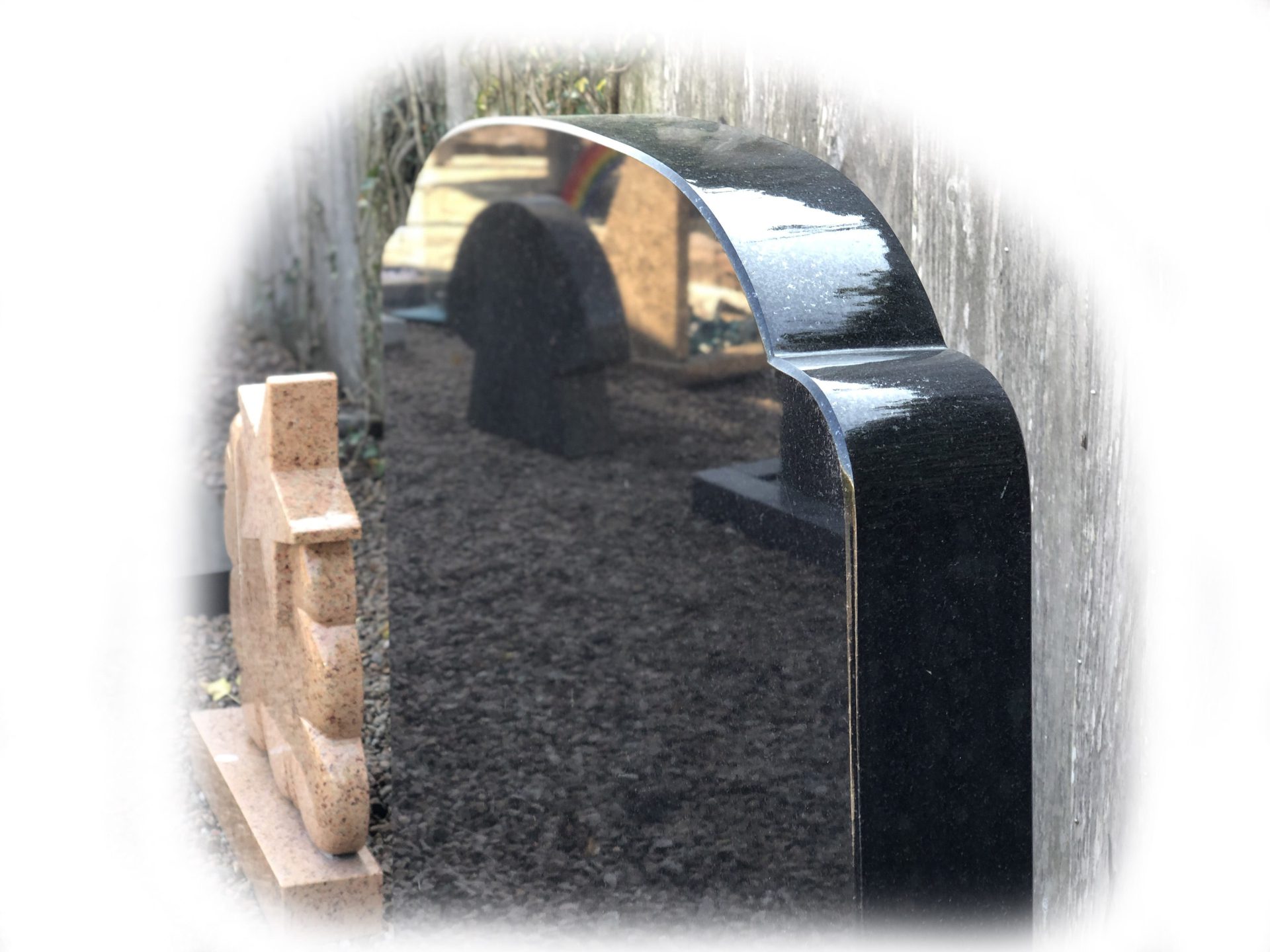 Grafsteen zwart en aurora graniet 106