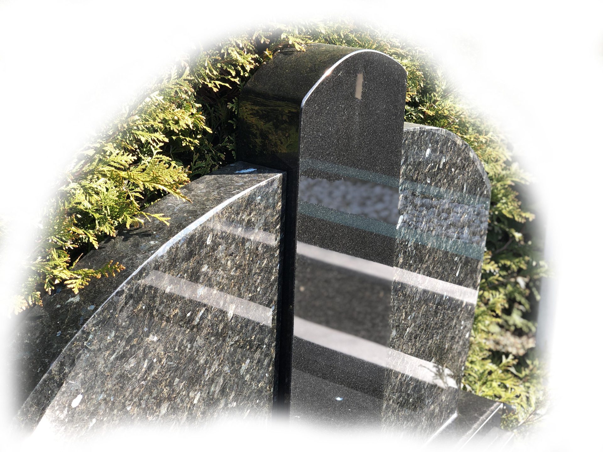 Grafsteen Zwart Graniet met Donker Labrador Graniet 73