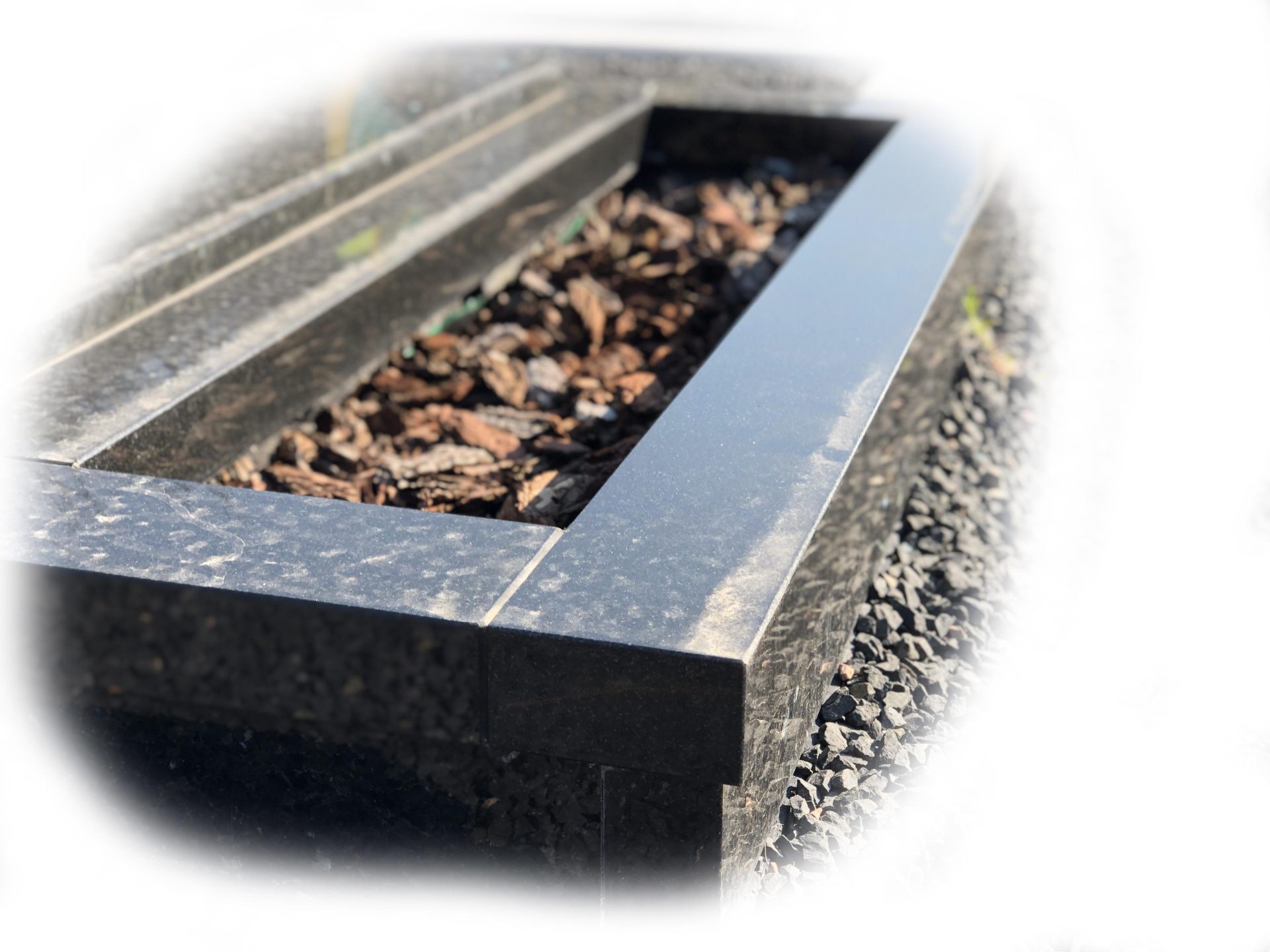 Grafsteen Zwart Graniet met Donker Labrador Graniet 73