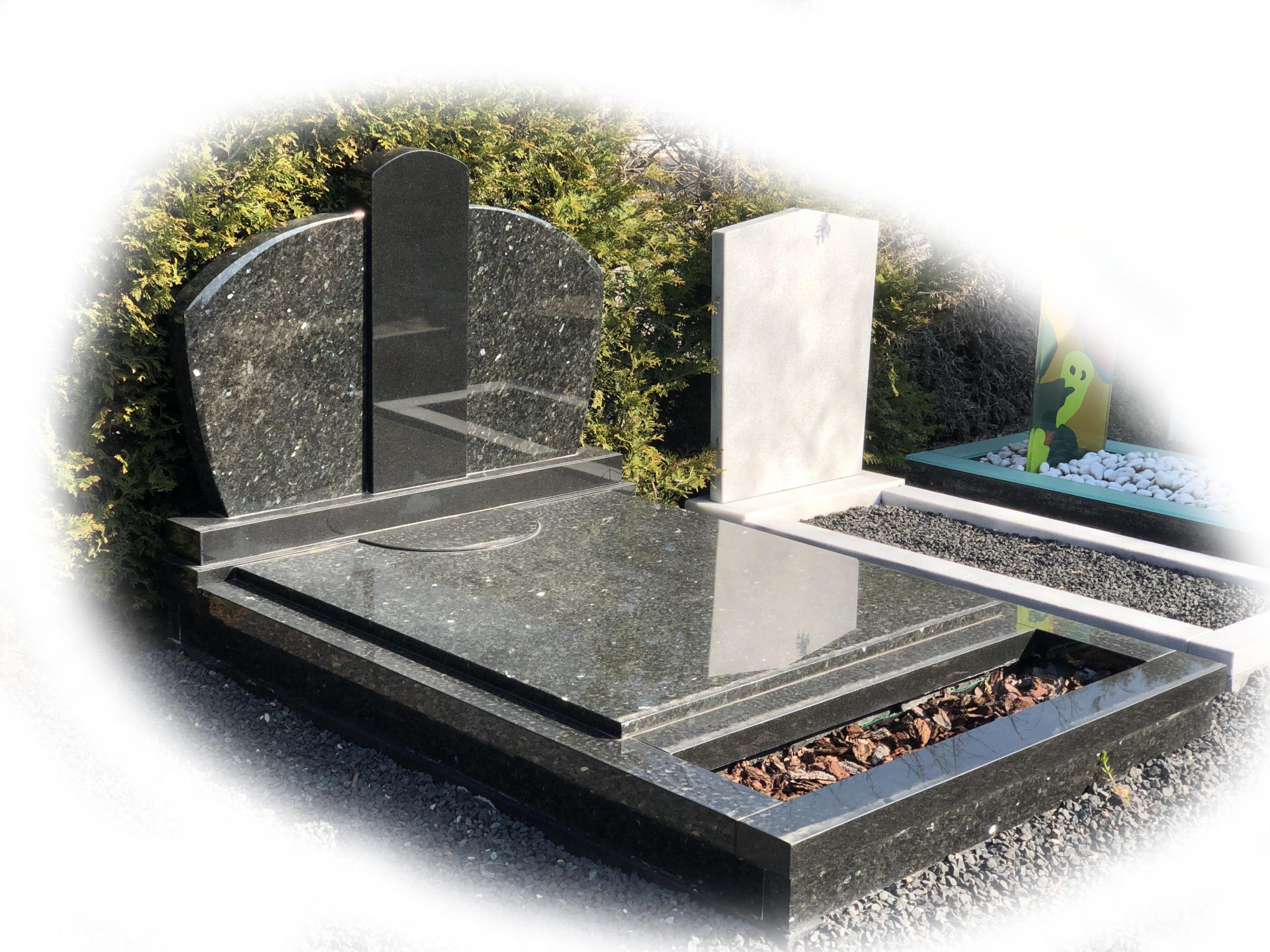 Grafsteen Zwart Graniet met Donker Labrador Graniet 73